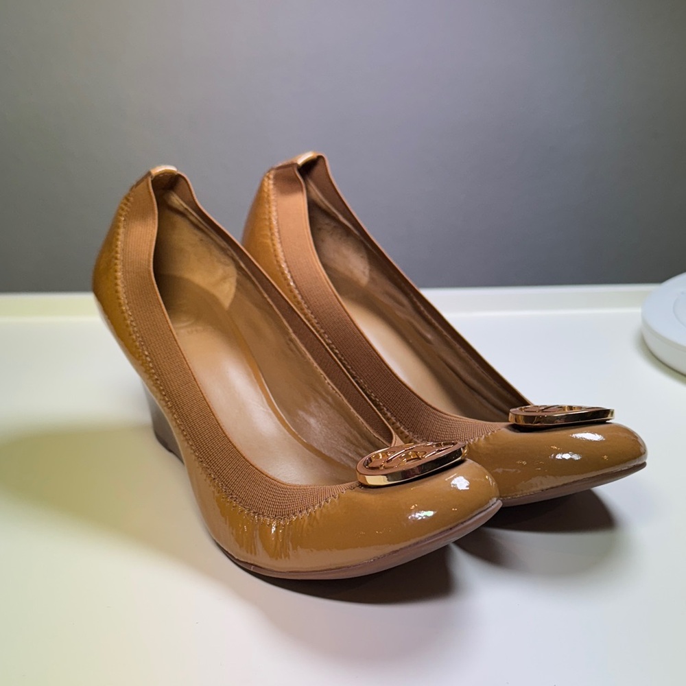 Tory Burch Brown Patent Leather Wedges - NEW